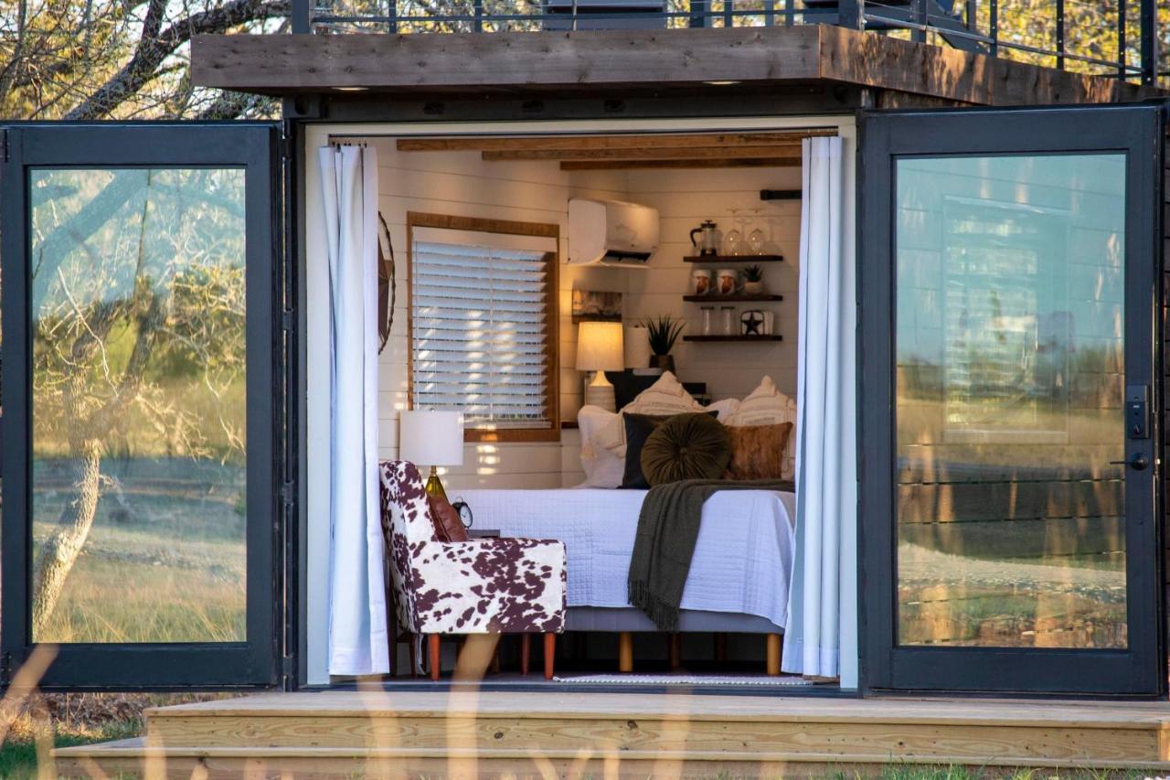 Вилла New The Lone Star Shipping Container Фредериксберг Экстерьер фото