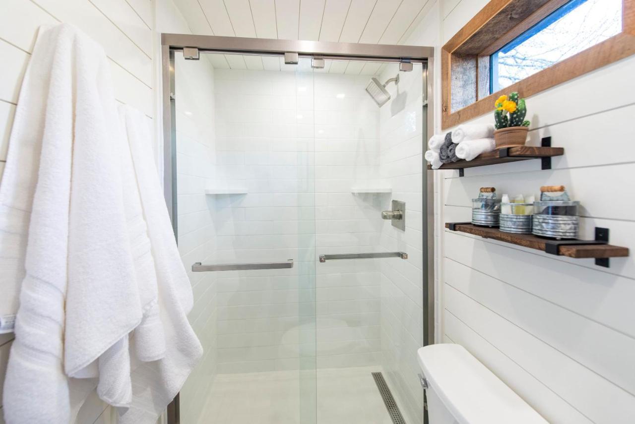 Вилла New The Lone Star Shipping Container Фредериксберг Экстерьер фото